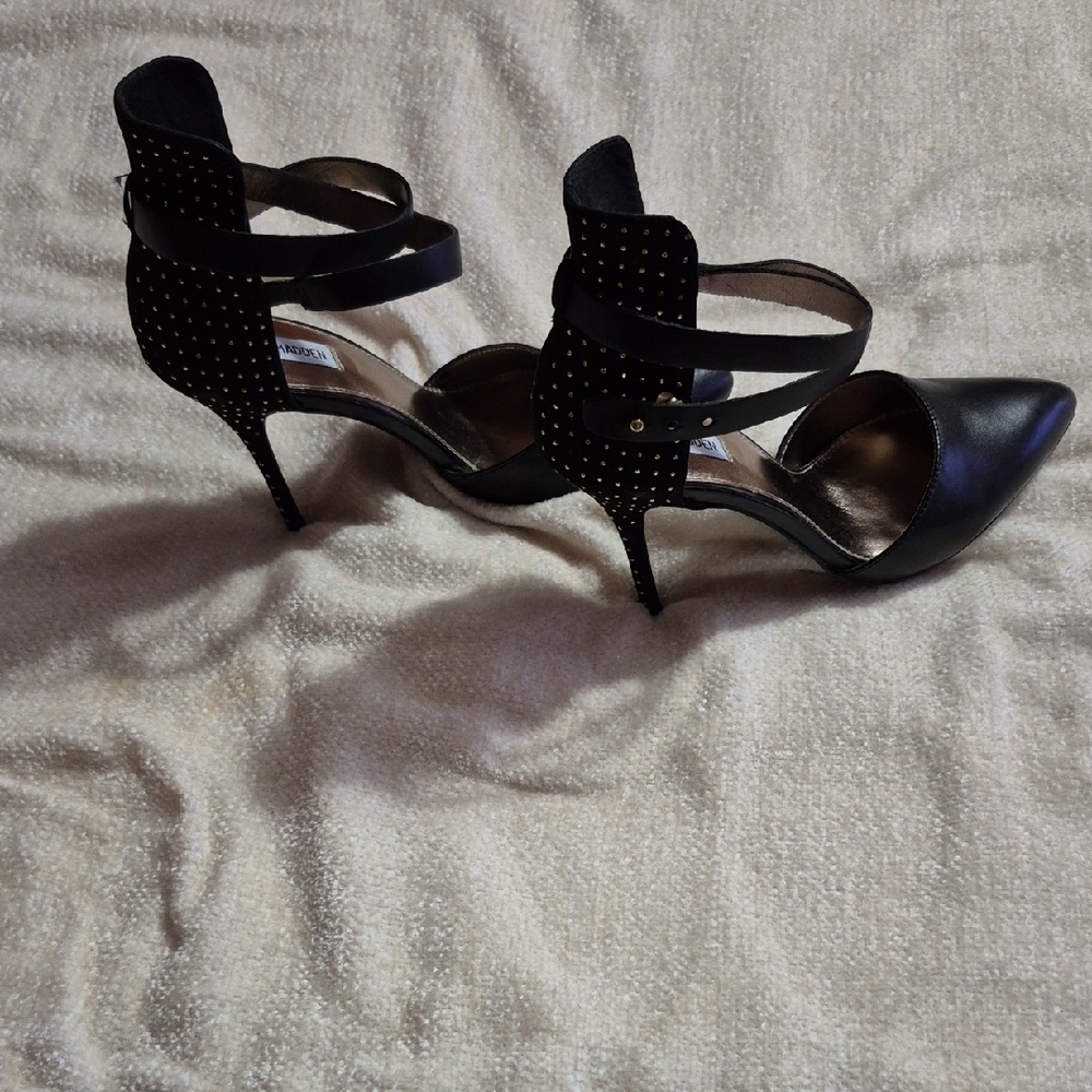 Elegant Black Stiletto Heels - Picture 3 of 5